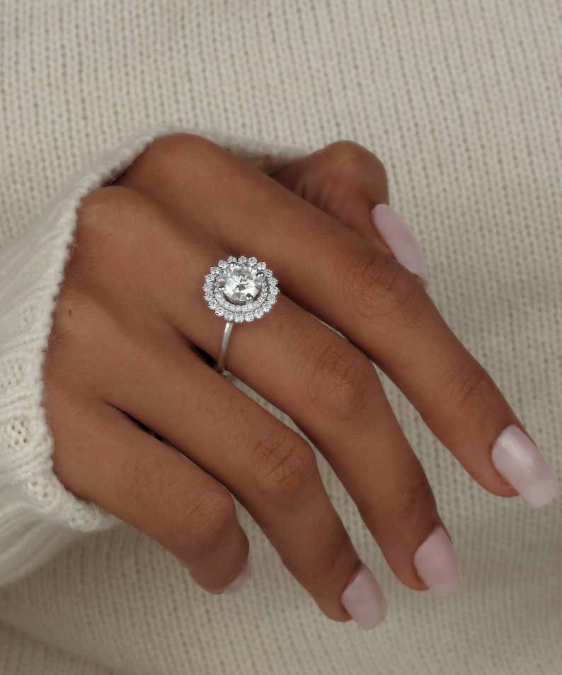 Starburst 1.10 Ct Round Cut Moissanite Anniversary Ring