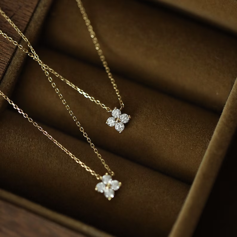 Delicate Cluster Round Diamond Clover Necklace