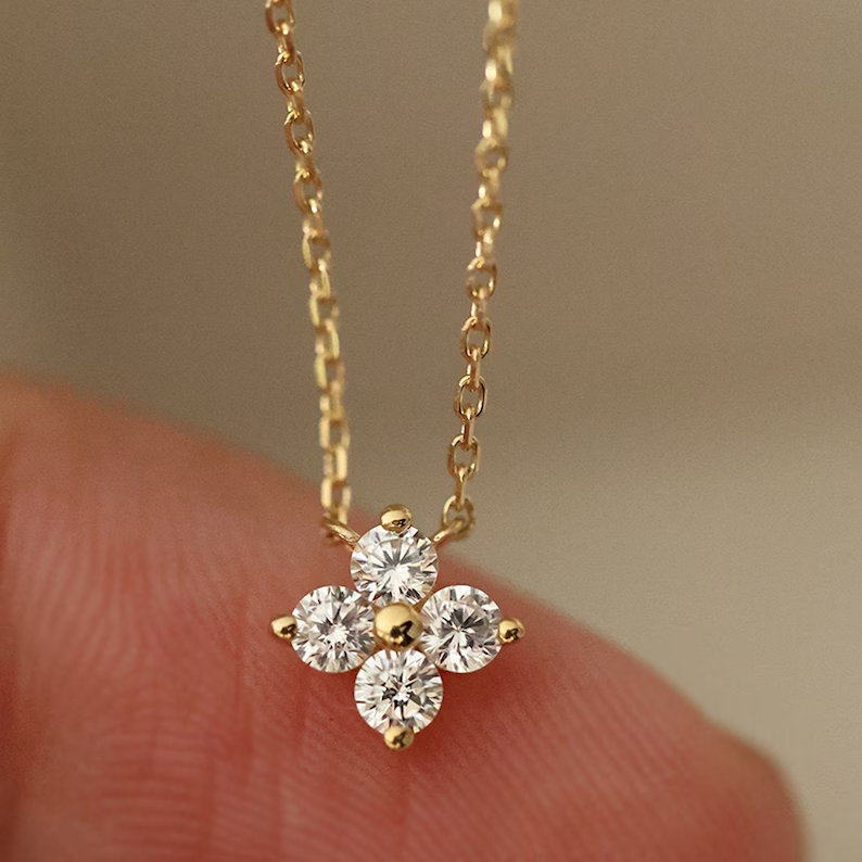 Delicate Cluster Round Diamond Clover Necklace